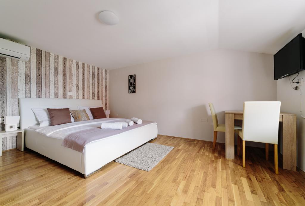 Piranika Hotel Luaran gambar